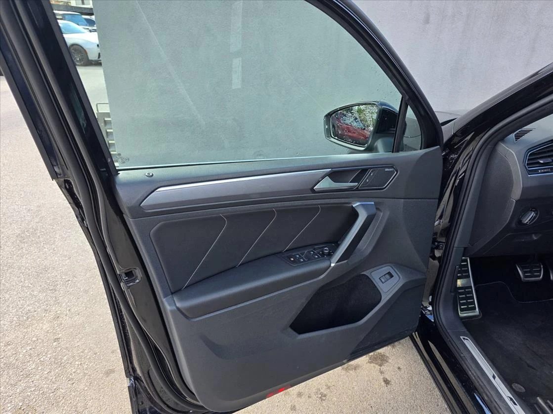 VW Tiguan 2.0 BiTDI 4MOTION DSG R-LINE, снимка 8 - Автомобили и джипове - 55592940