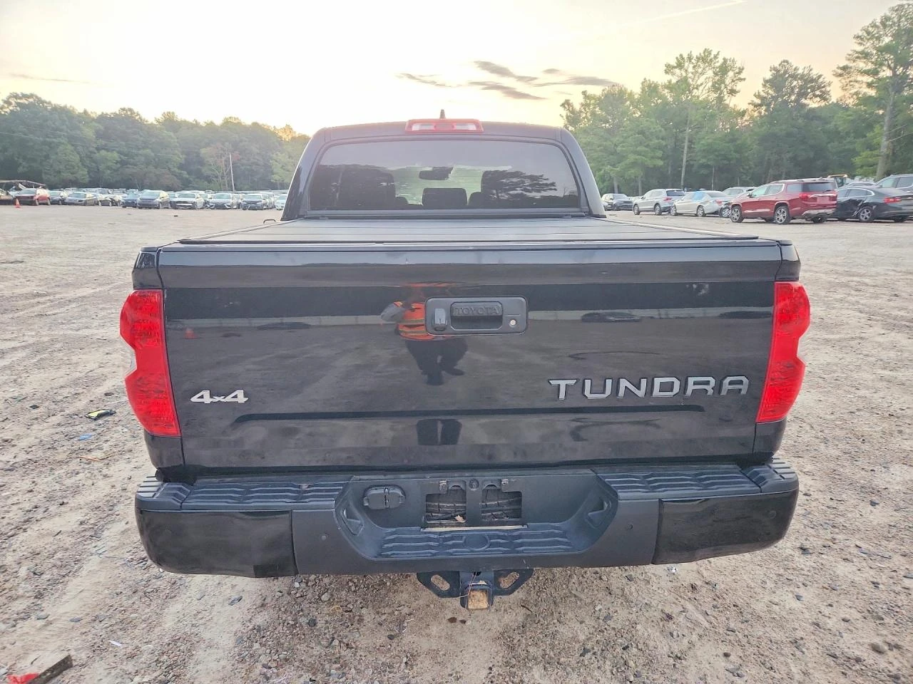 Toyota Tundra 5.7-V8* 4X4* DISTRONIC* CAMERA* LANE-ASIST* BLIND- | Mobile.bg � ����������� 5