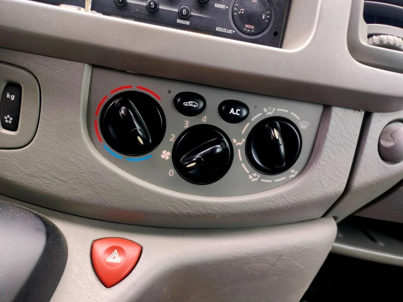 Renault Trafic 2.5DCI LONG 150 АВТОМАТИК , снимка 12 - Бусове и автобуси - 52248685