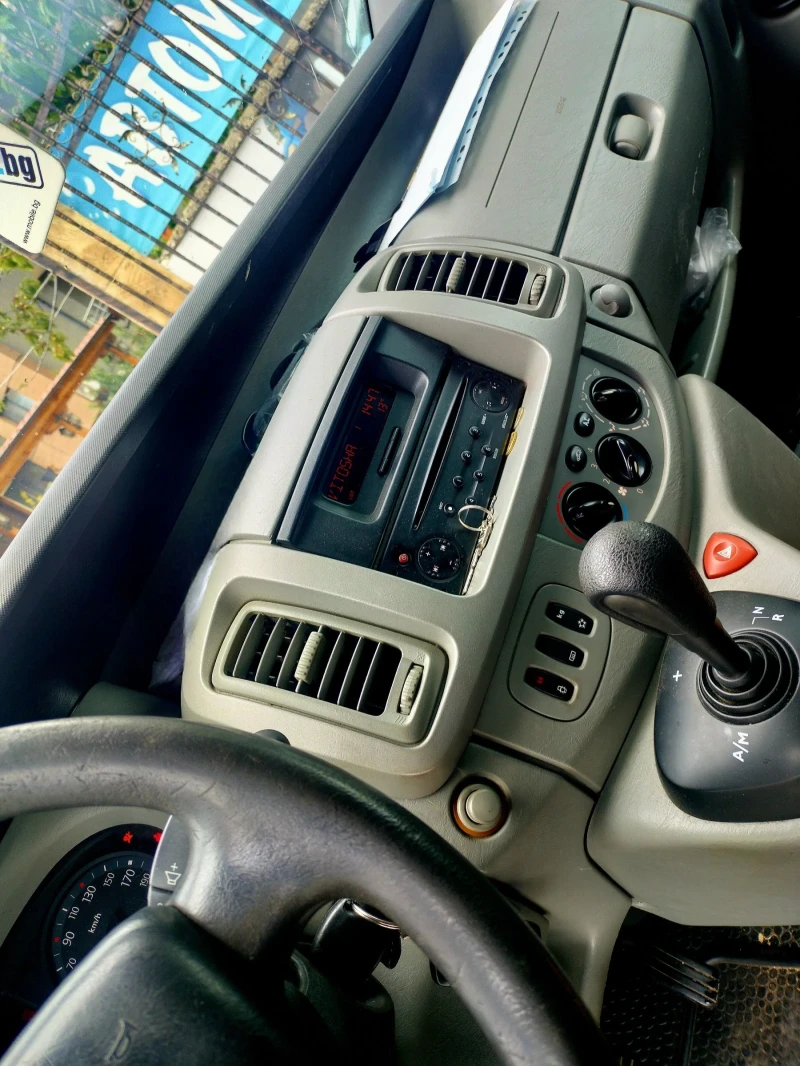 Renault Trafic 2.5DCI LONG 150 АВТОМАТИК , снимка 13 - Бусове и автобуси - 52248685