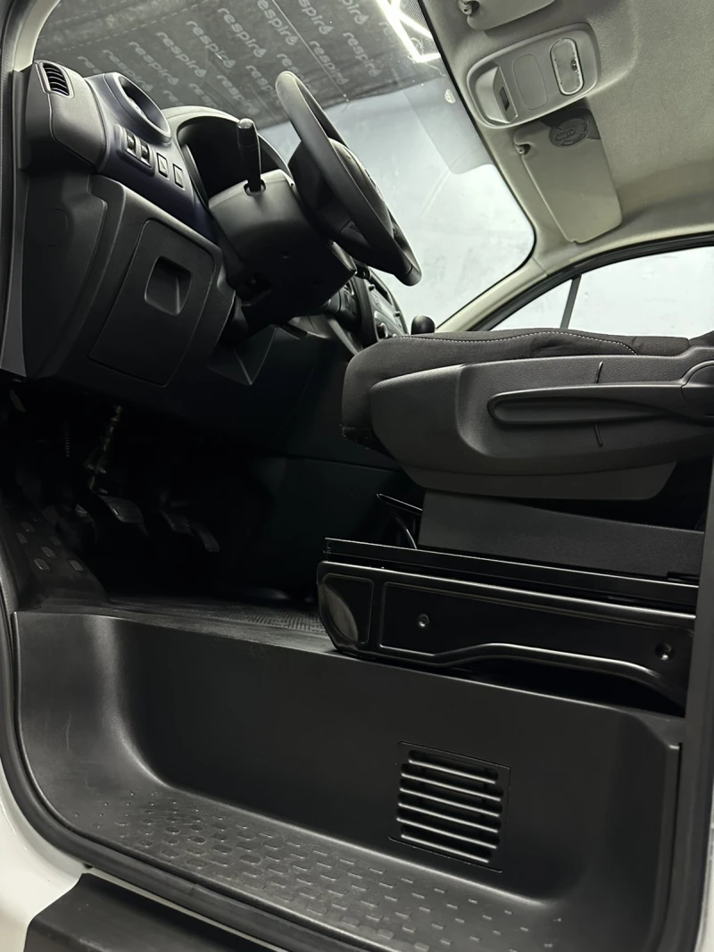 Opel Vivaro, снимка 11 - Бусове и автобуси - 52807594