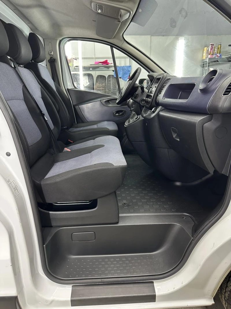 Opel Vivaro, снимка 10 - Бусове и автобуси - 52807594