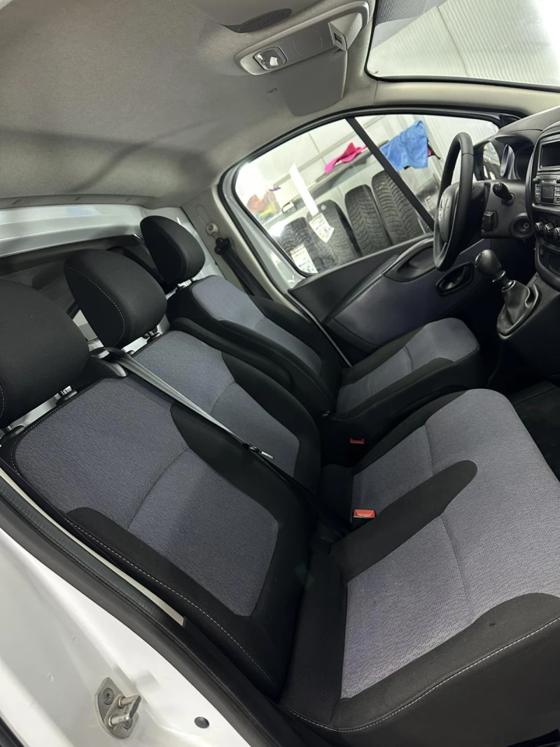 Opel Vivaro, снимка 15 - Бусове и автобуси - 52807594