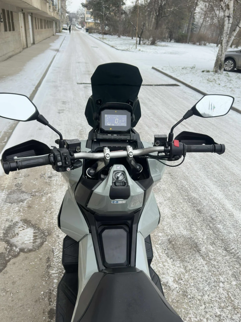 Honda X-ADV ПЕРФЕКТЕН!!! Honda X-adv350 2024г. 5000км., снимка 9 - Мотоциклети и мототехника - 53154254