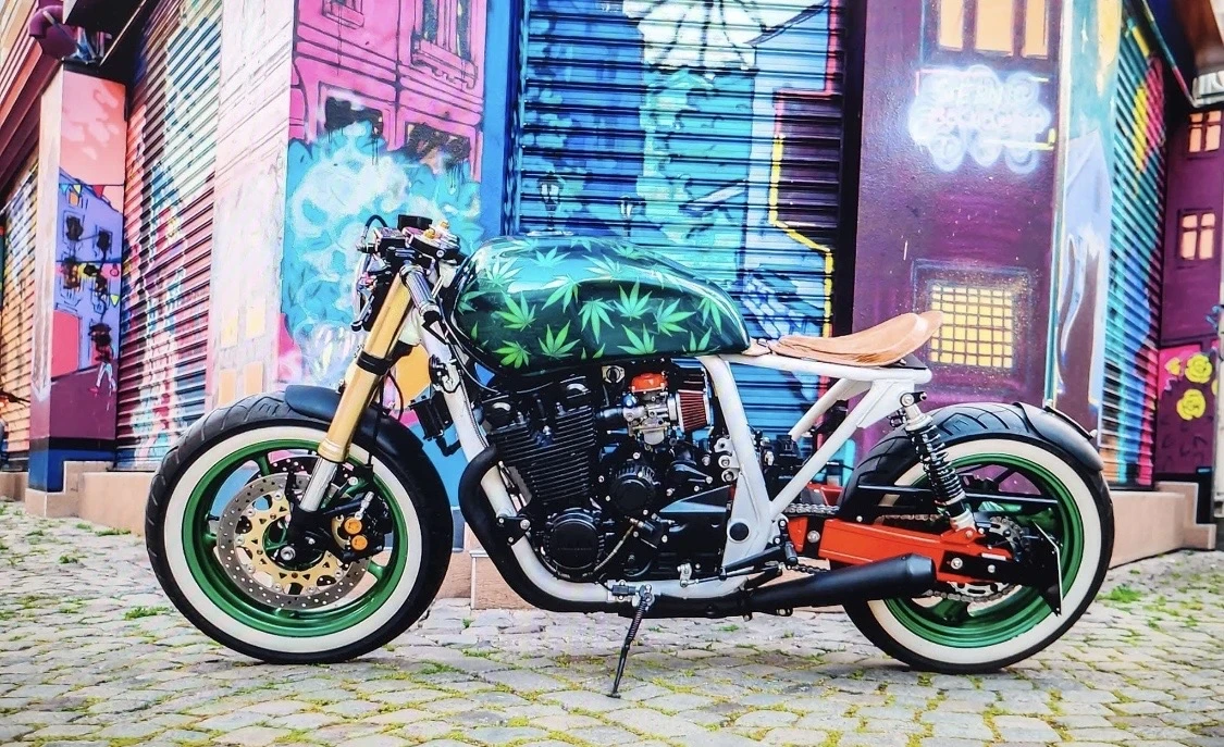 Yamaha XJR