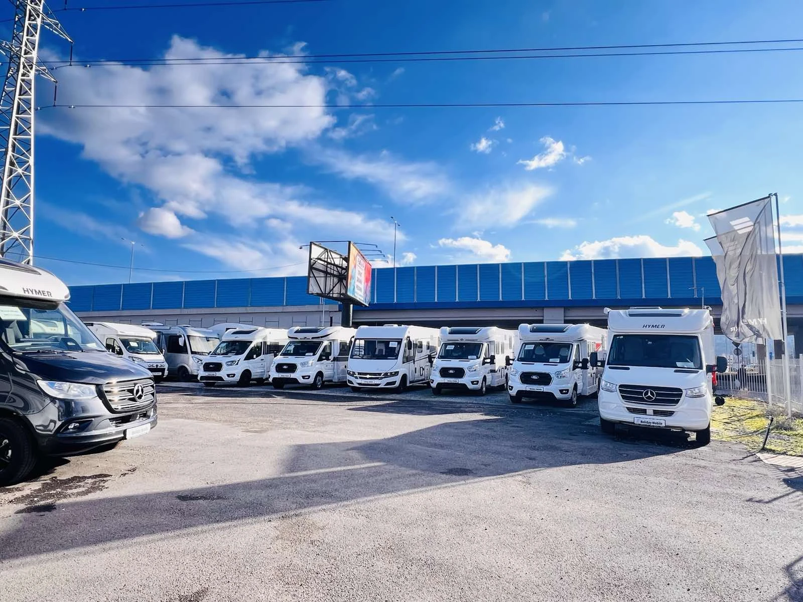 Кемпер HYMER / ERIBA 4x4² MERCEDES 3500 кг. , снимка 17 - Каравани и кемпери - 54653162