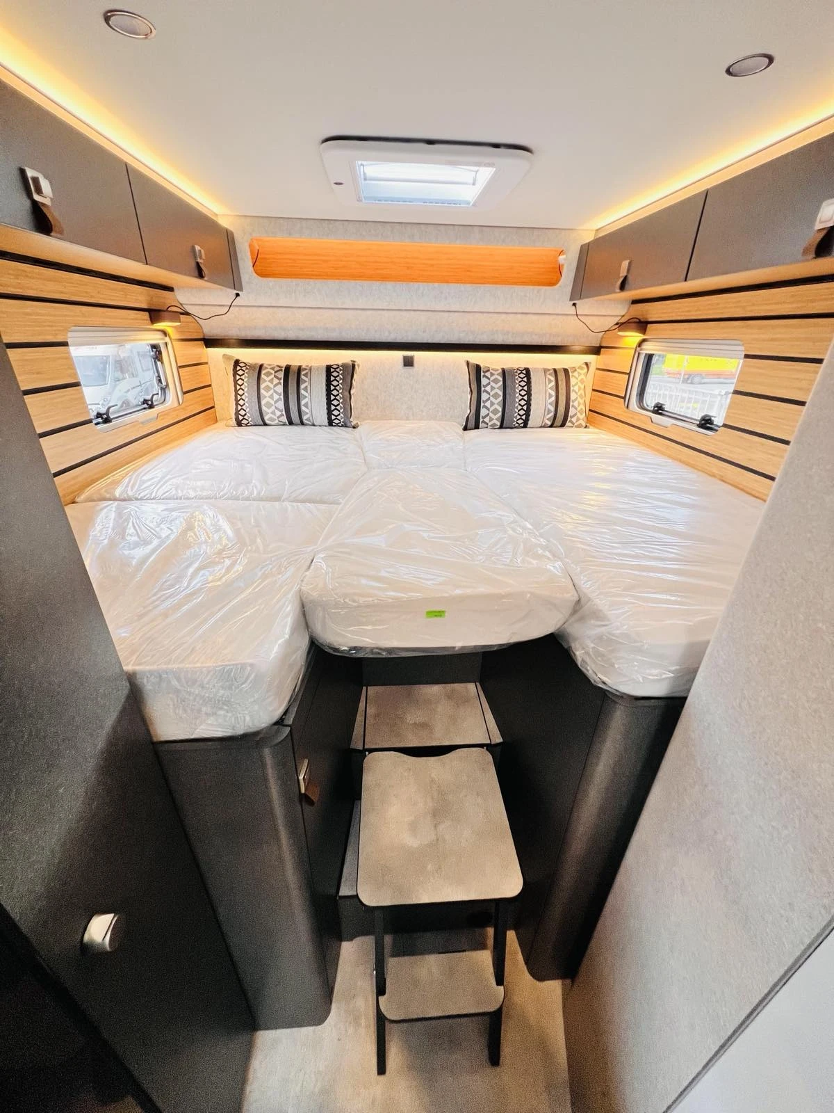 Кемпер HYMER / ERIBA 4x4² MERCEDES 3500 кг. , снимка 13 - Каравани и кемпери - 54653162