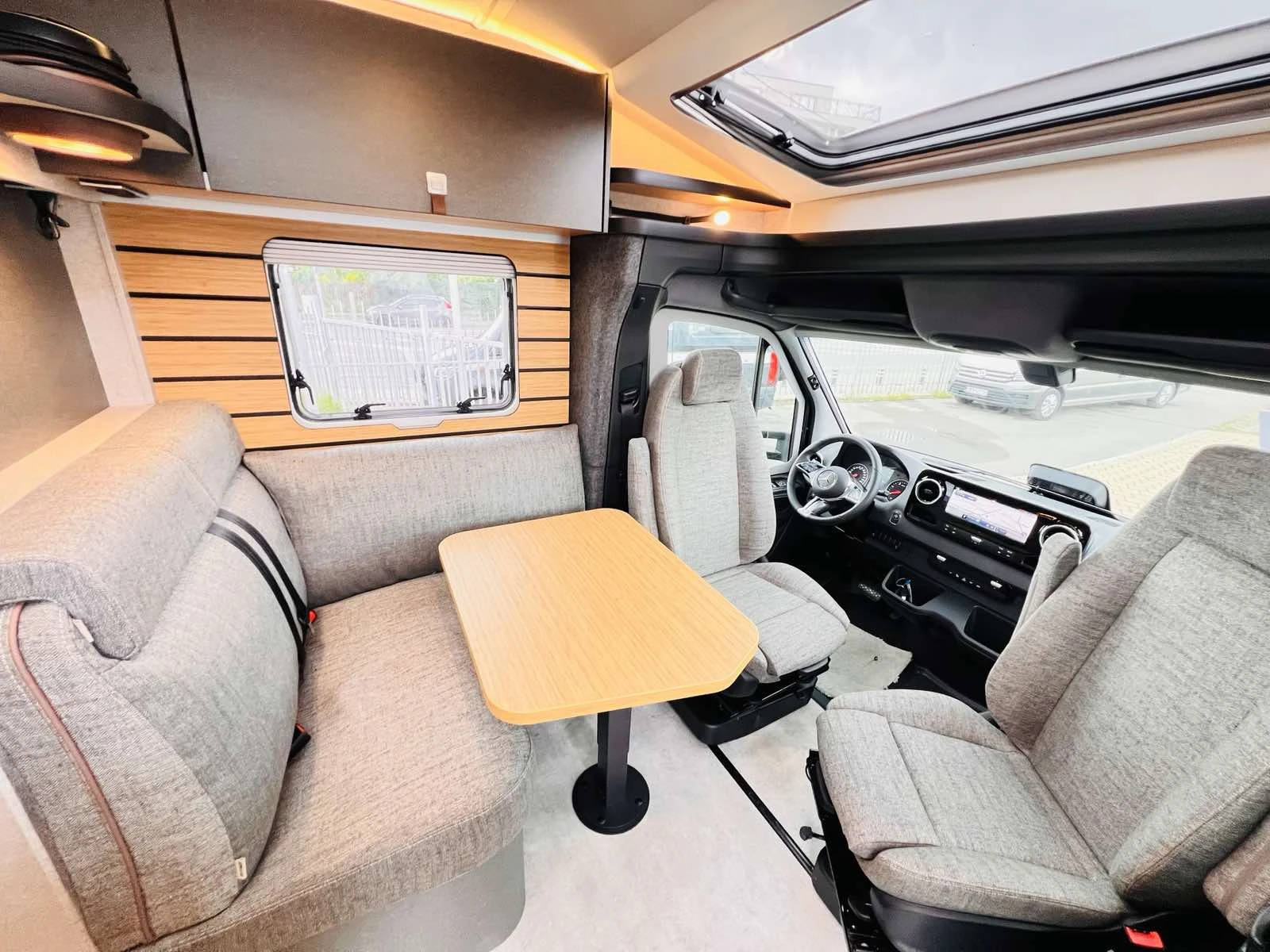 Кемпер HYMER / ERIBA 4x4² MERCEDES 3500 кг. , снимка 9 - Каравани и кемпери - 54653162