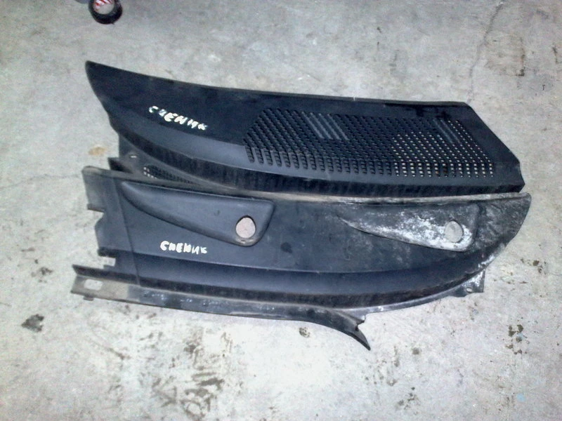 Кора под предни чистачки за Рено Сценик 01г.