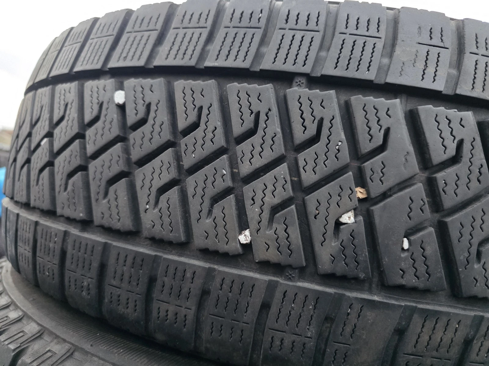 Гуми Зимни 215/65R16