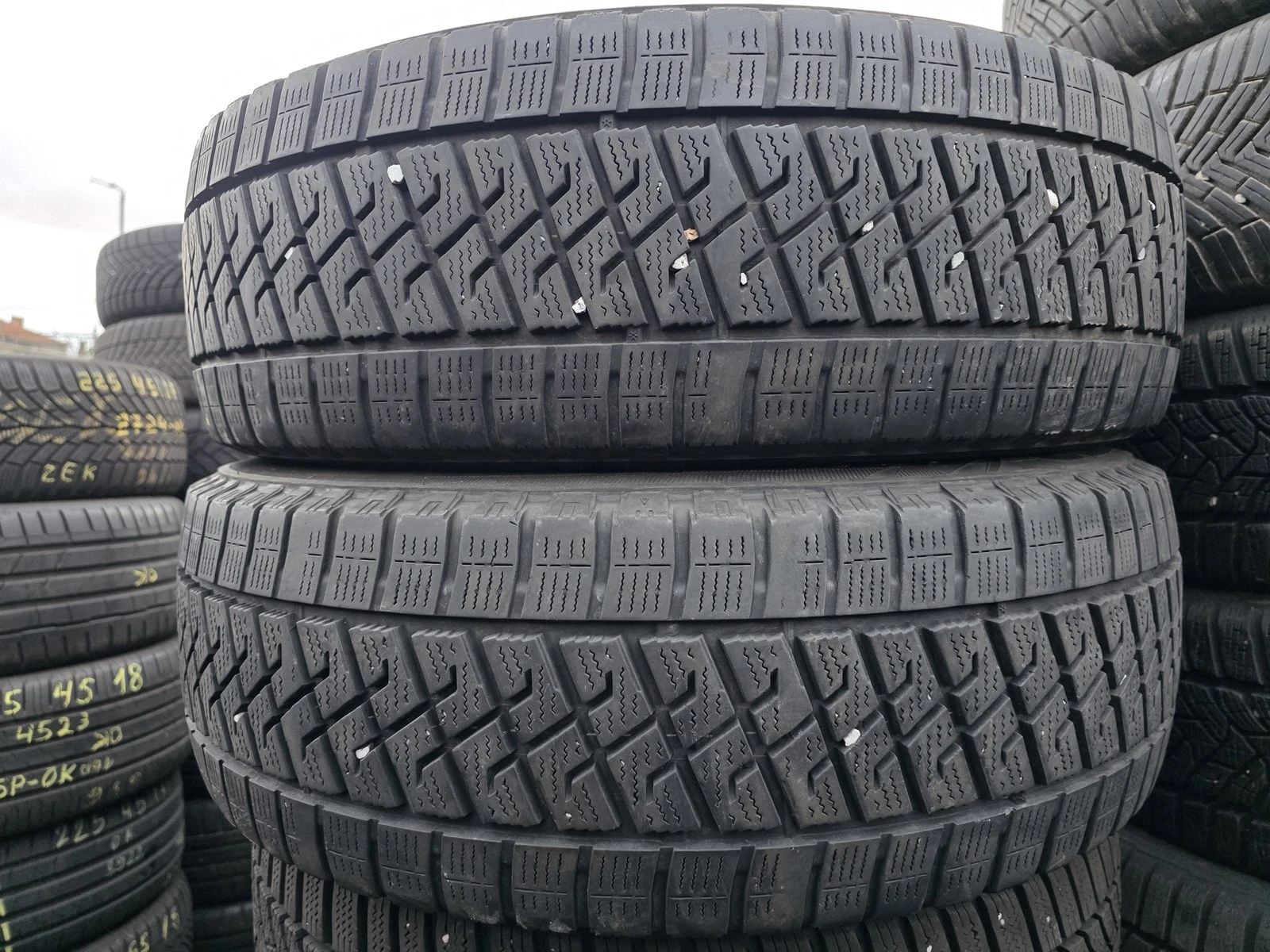 Гуми Зимни 215/65R16, снимка 3 - Гуми и джанти - 56726127