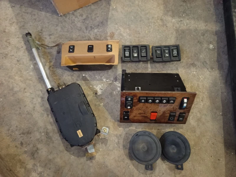 Mercedes-Benz 560 Ч А С Т И