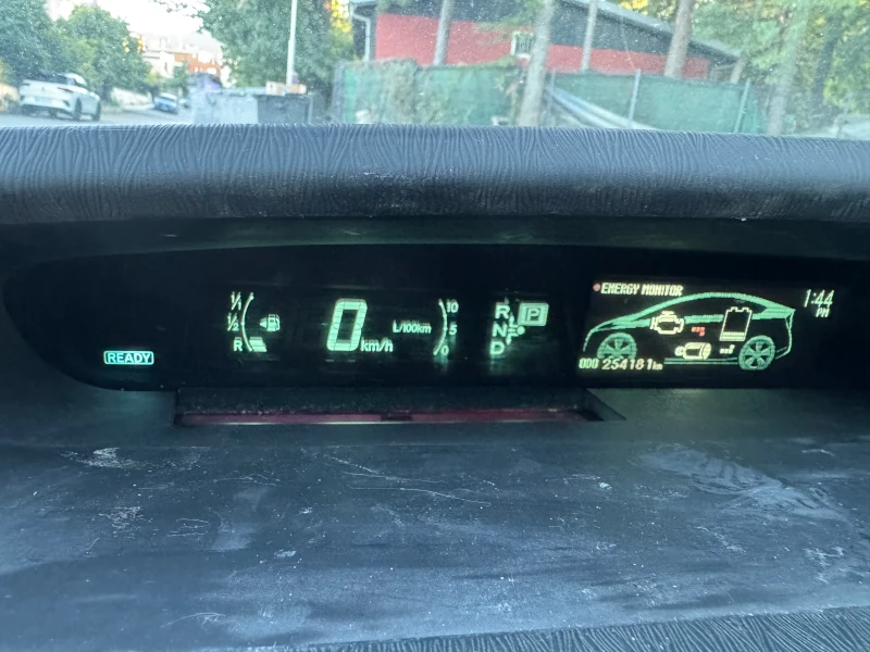 Toyota Prius, снимка 4 - Автомобили и джипове - 52409433