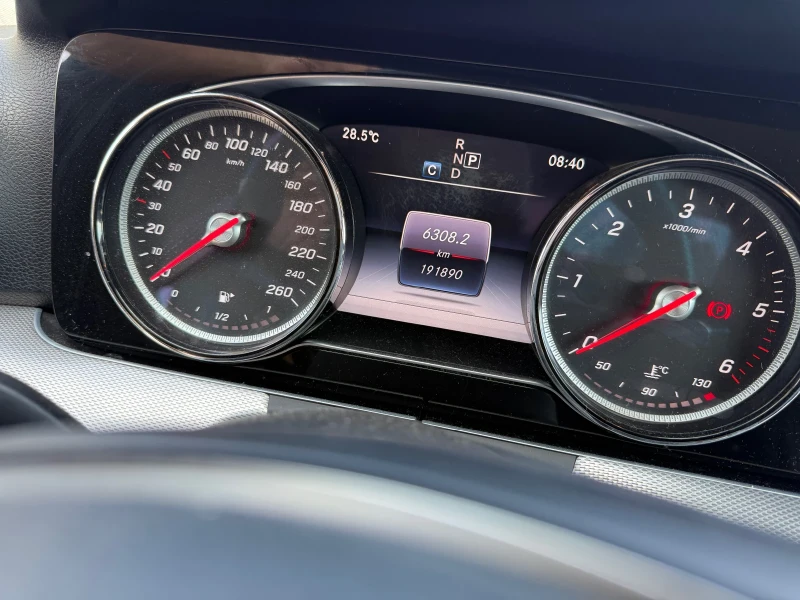 Mercedes-Benz E 220, снимка 4 - Автомобили и джипове - 52269219