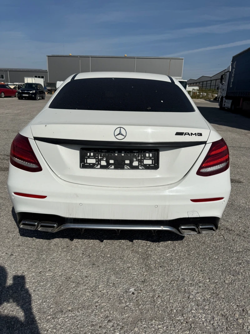 Mercedes-Benz E 220, снимка 8 - Автомобили и джипове - 52269219