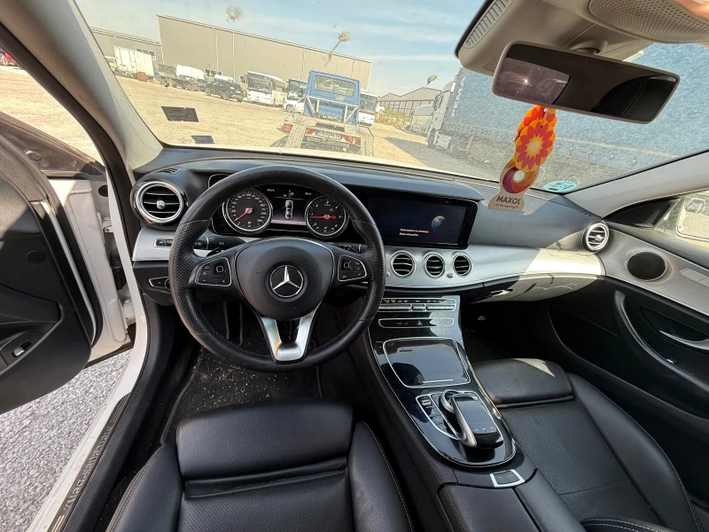 Mercedes-Benz E 220, снимка 11 - Автомобили и джипове - 52269219