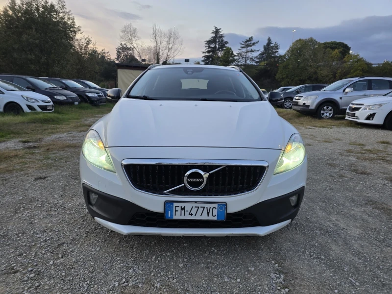Volvo V40 Cross Country 2.0D euro6, снимка 2 - Автомобили и джипове - 52585937