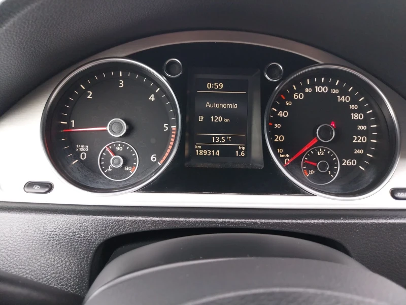 VW Passat 2.0 TDI* High Line* , снимка 15 - Автомобили и джипове - 52637381