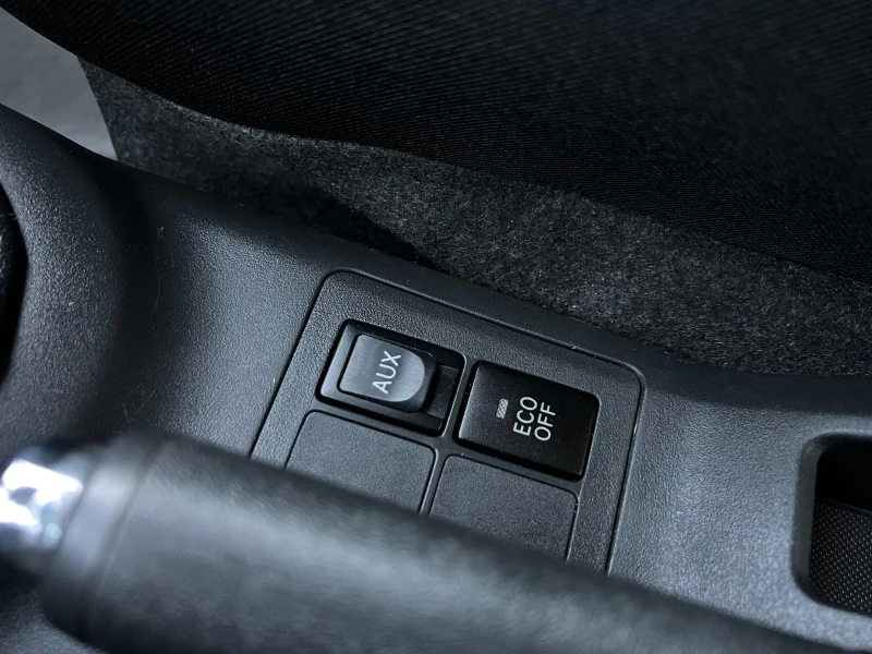 Toyota Yaris 1.33i Facelift ШВЕЙЦАРИЯ, снимка 12 - Автомобили и джипове - 52859524