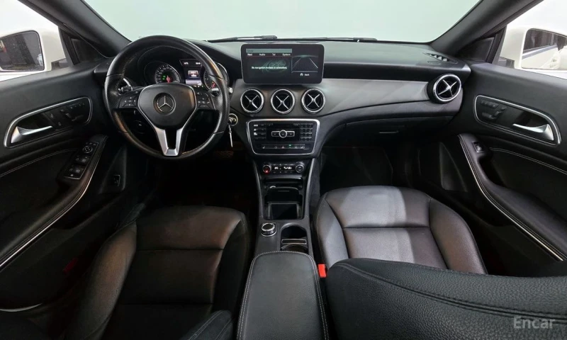 Mercedes-Benz CLA 200, снимка 7 - Автомобили и джипове - 53239668