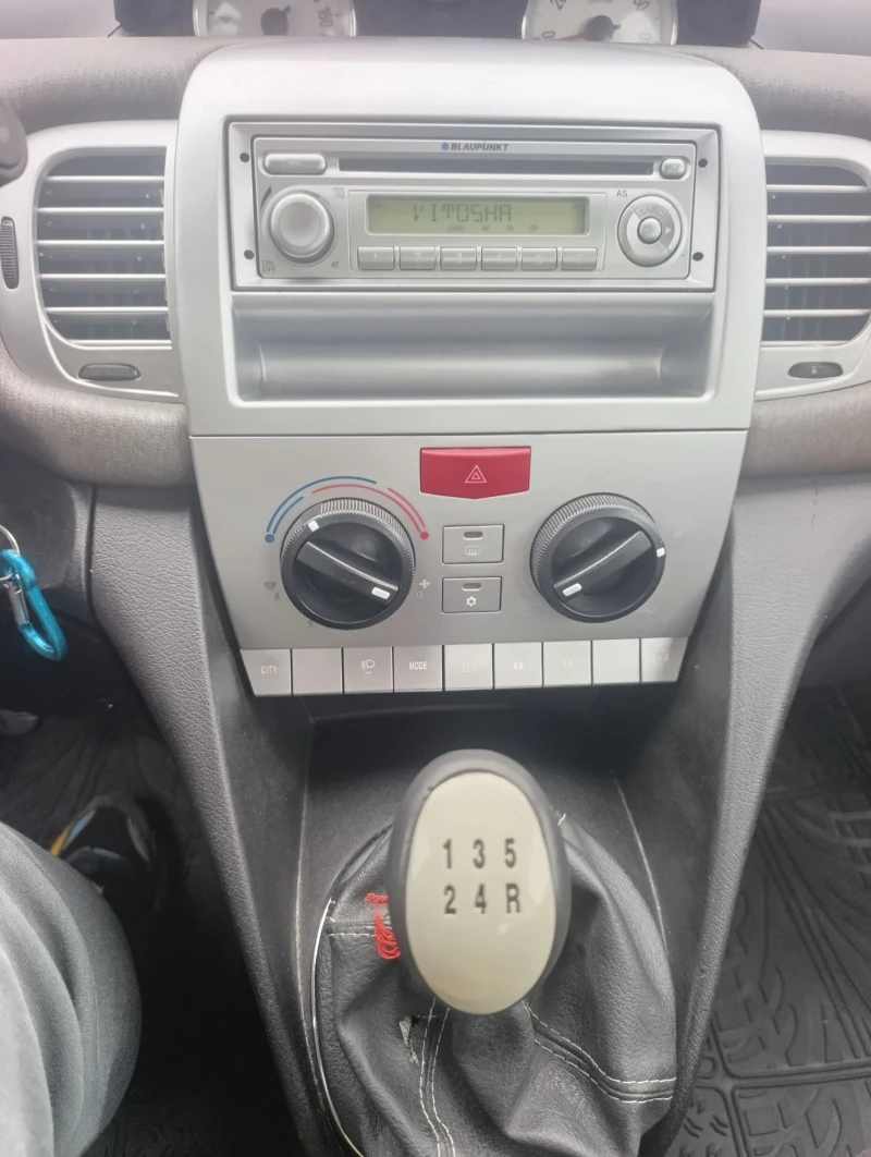 Lancia Ypsilon Заводска газ, снимка 12 - Автомобили и джипове - 53477231