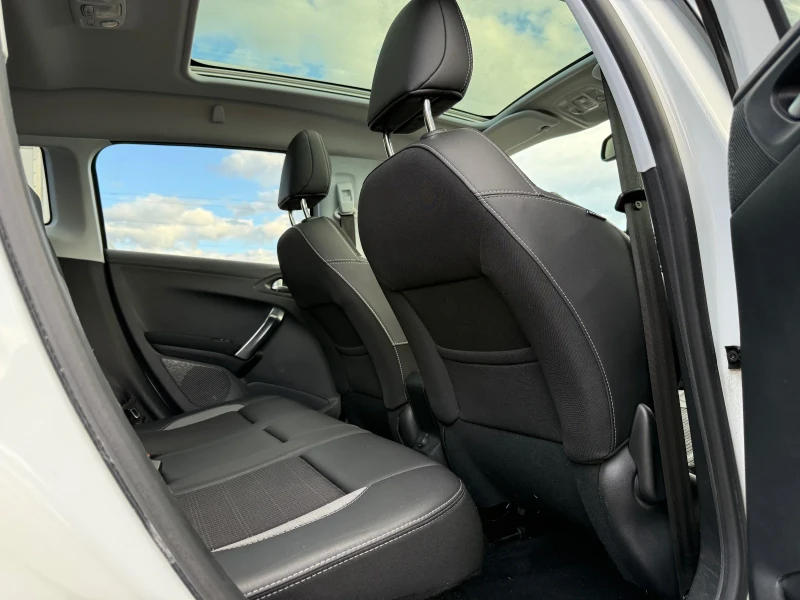 Peugeot 2008 Allure / 1.6HDI/ Pano / Camera, снимка 12 - Автомобили и джипове - 53499263