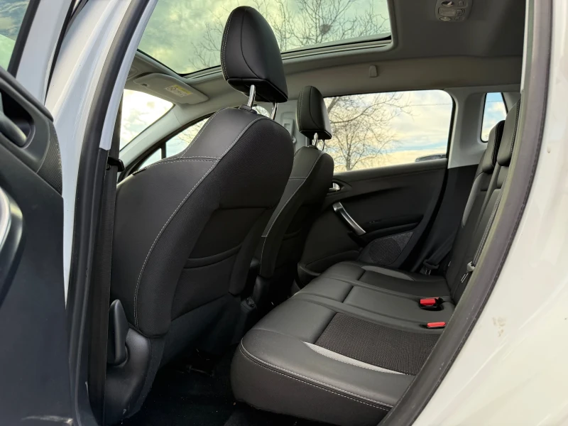 Peugeot 2008 Allure / 1.6HDI/ Pano / Camera, снимка 11 - Автомобили и джипове - 53499263