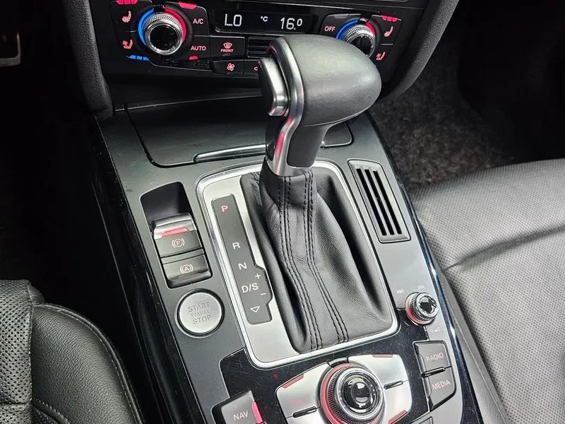 Audi A5 2.0 TDI Quattro - САМО 30% АВАНС, снимка 17 - Автомобили и джипове - 56003347