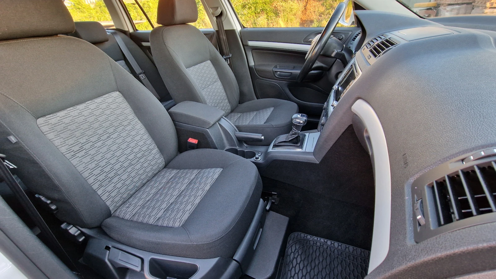 Skoda Octavia 1.6 TDI 105КС DSG ЕВРО 5А ПОДГРЕВ | Mobile.bg — изображение 12