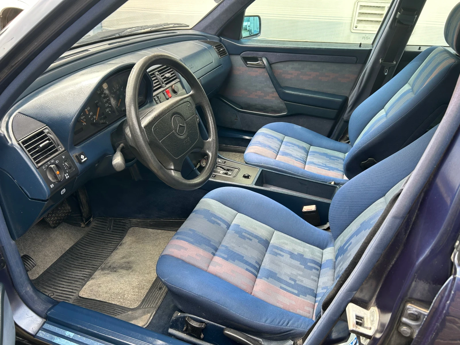 Mercedes-Benz C 220 Benzin-GAS - изображение 8
