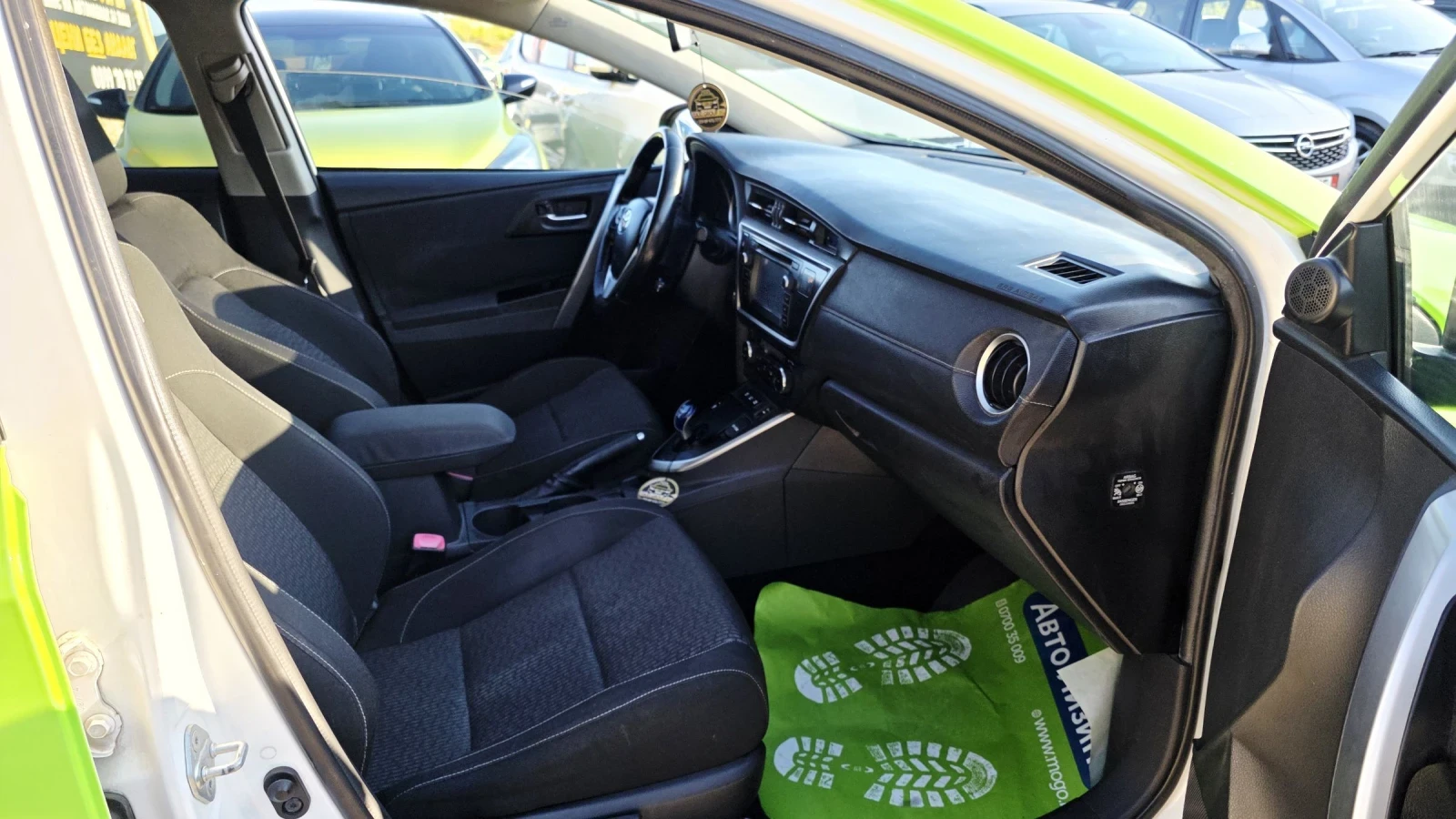 Toyota Auris Hybrid* ГОТОВА ЗА ТАКСИ - изображение 9