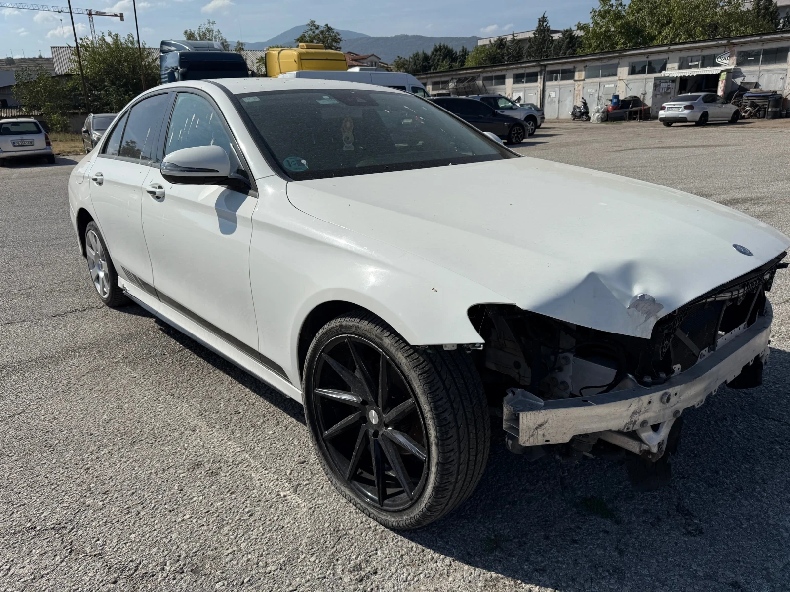 Mercedes-Benz E 220  - изображение 6