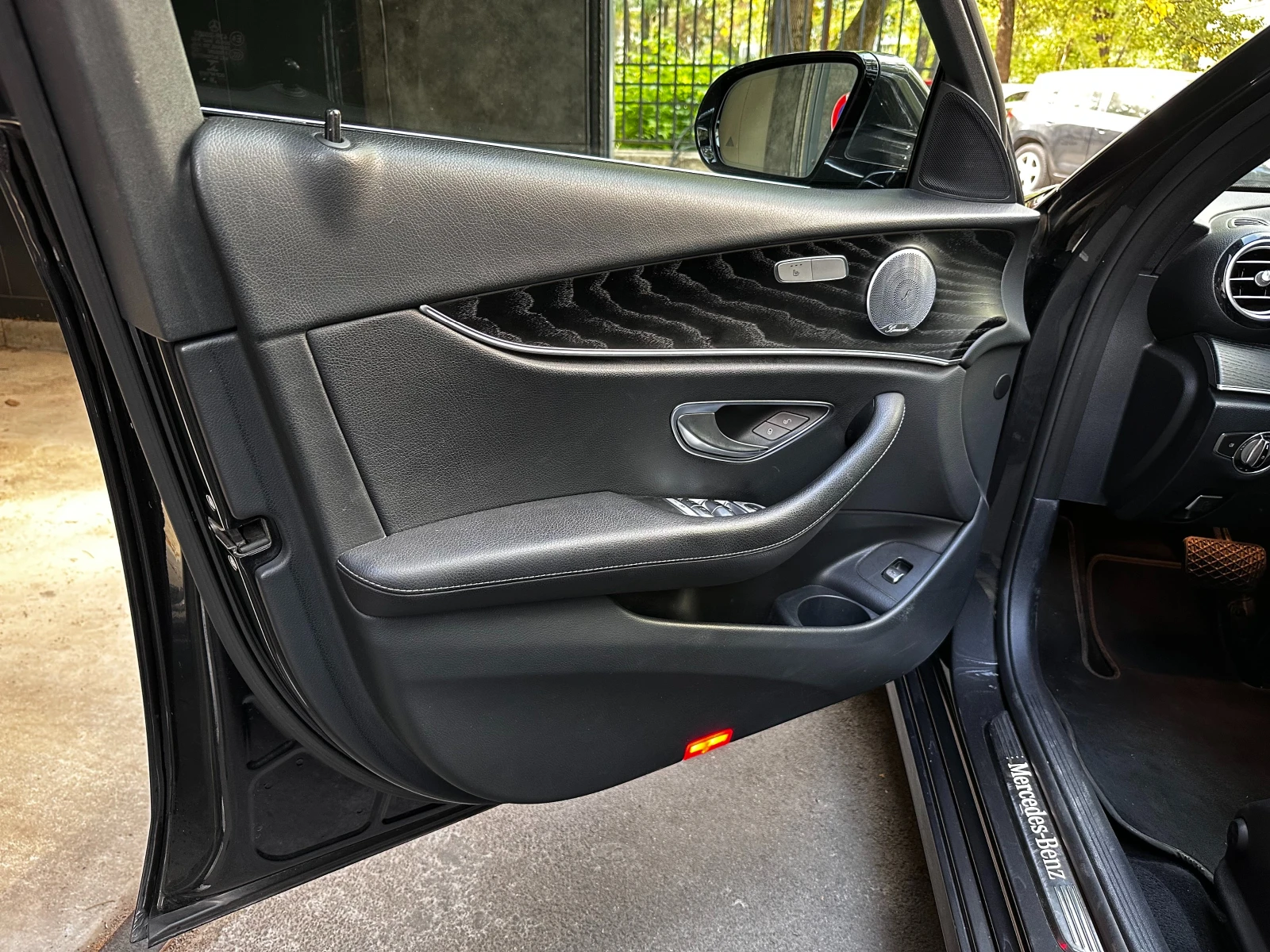 Mercedes-Benz E 220 Night Edition | Burmester | Multibeam | Pano| 360  - изображение 9