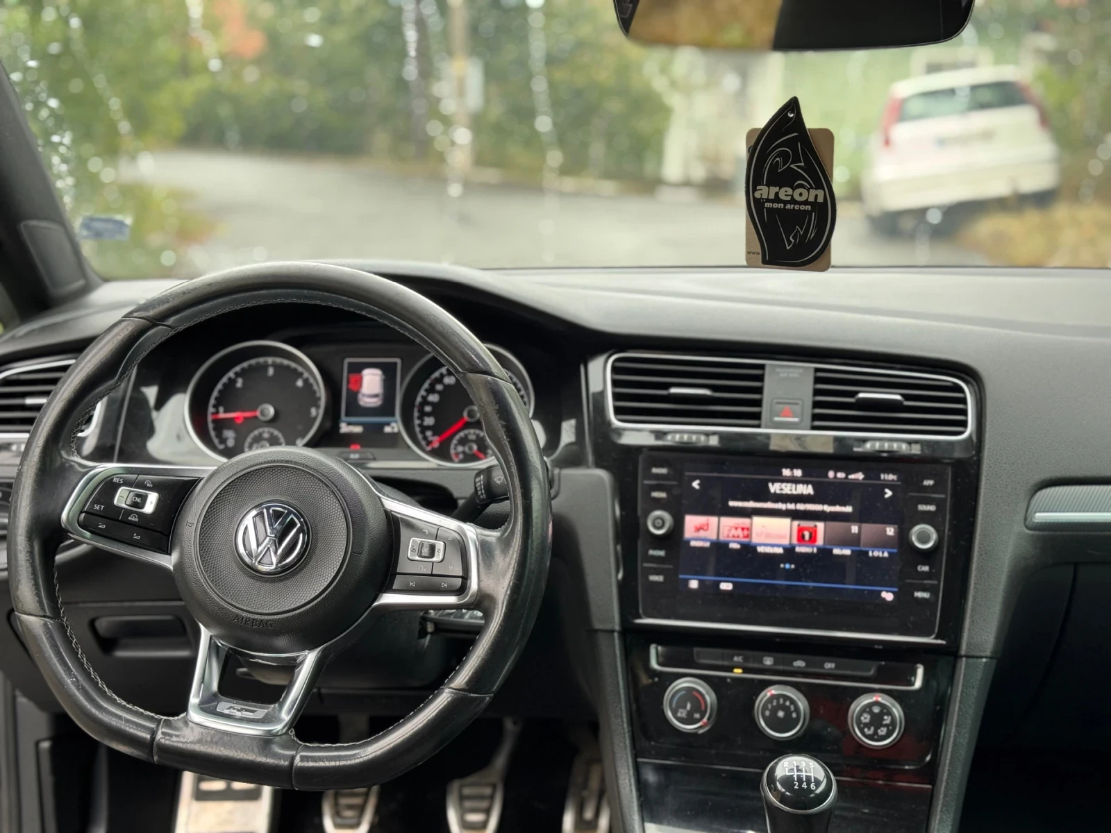 VW Golf 7.5 2.0TDI R-LINE  | Mobile.bg — изображение 6