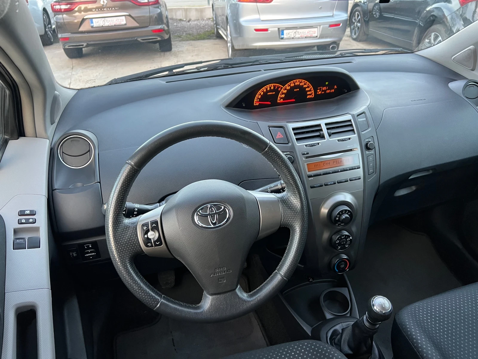 Toyota Yaris 1.33i Facelift ШВЕЙЦАРИЯ - изображение 10