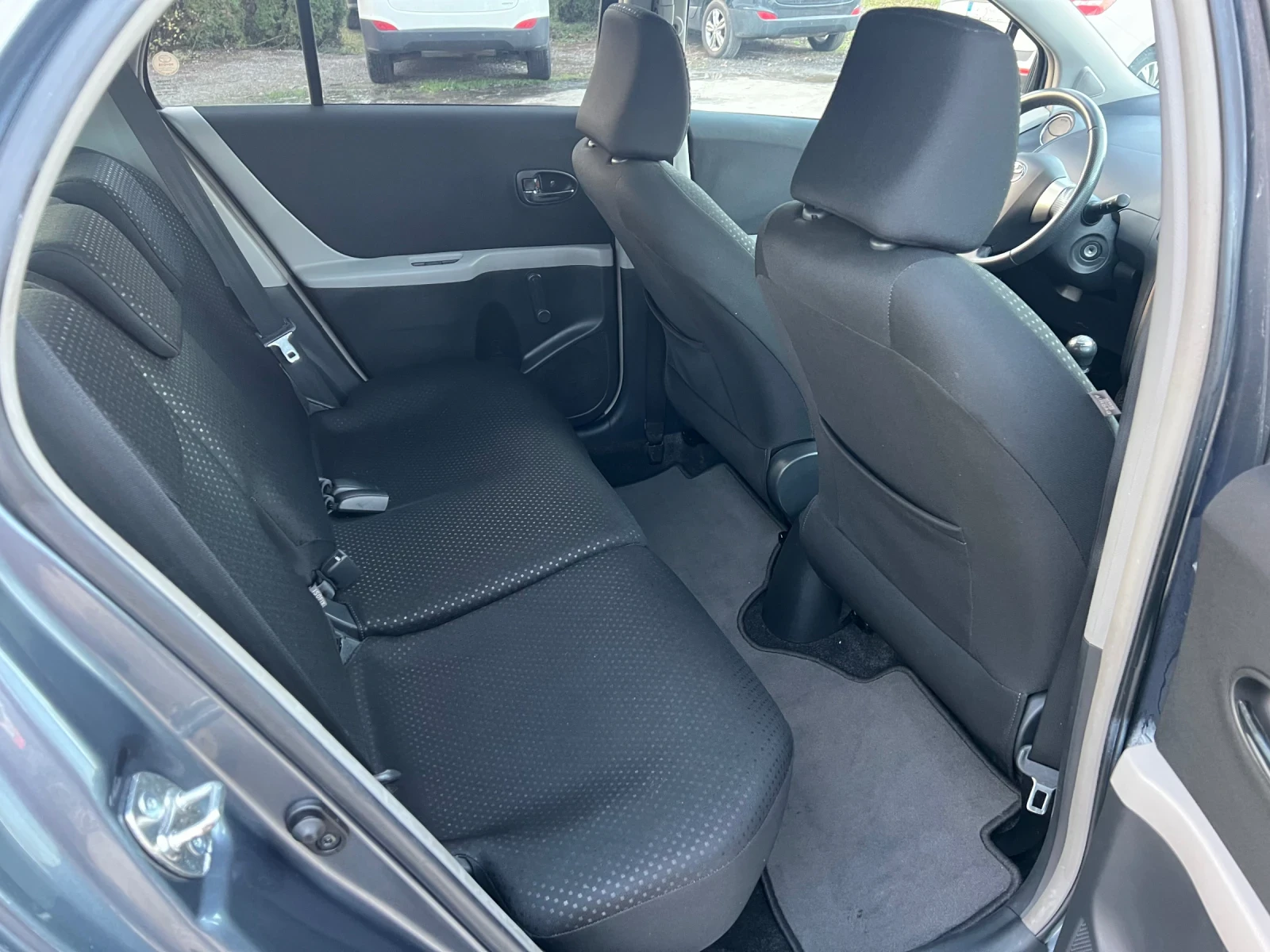 Toyota Yaris 1.33i Facelift ШВЕЙЦАРИЯ - изображение 7