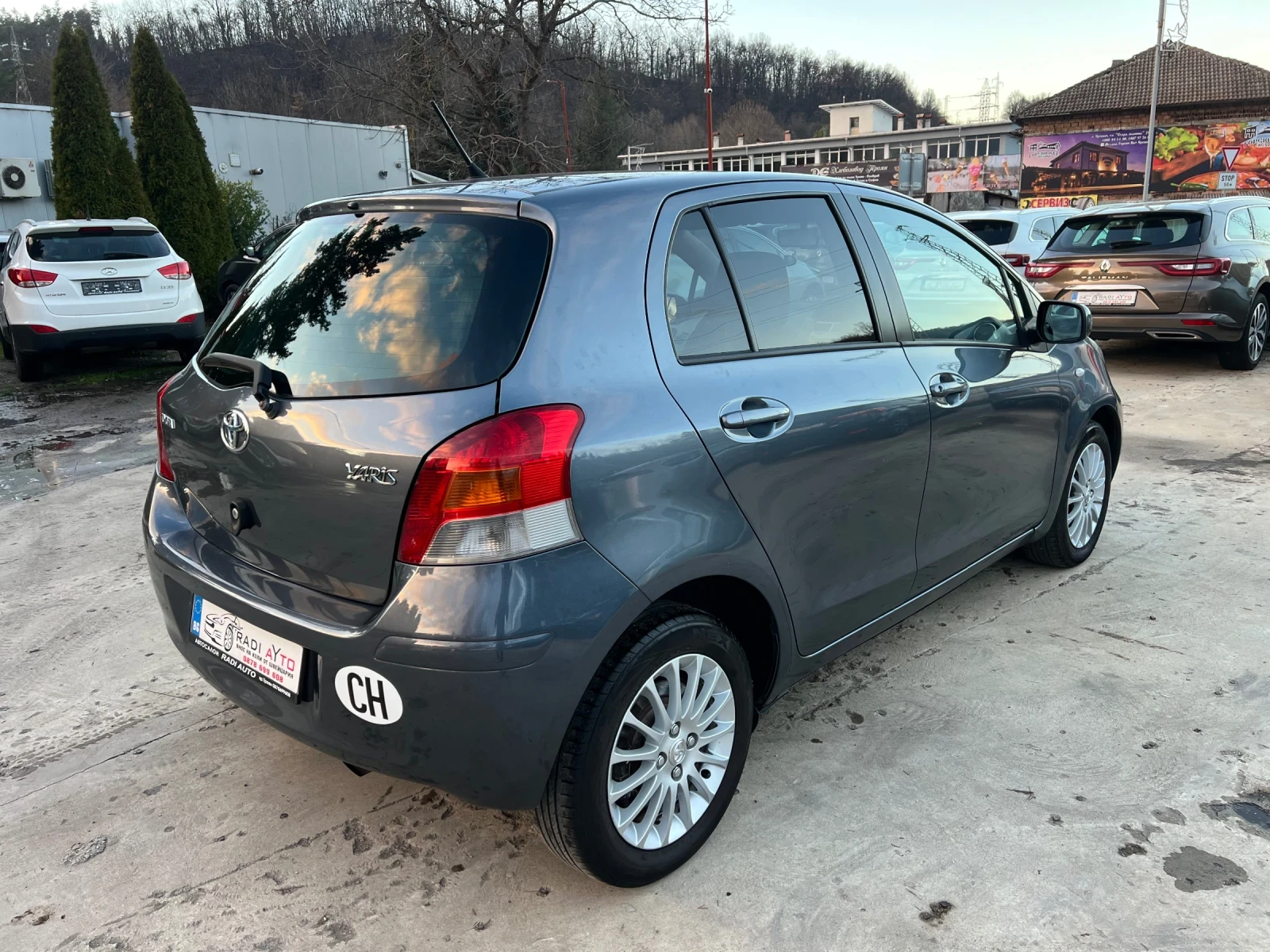 Toyota Yaris 1.33i Facelift ШВЕЙЦАРИЯ - изображение 3