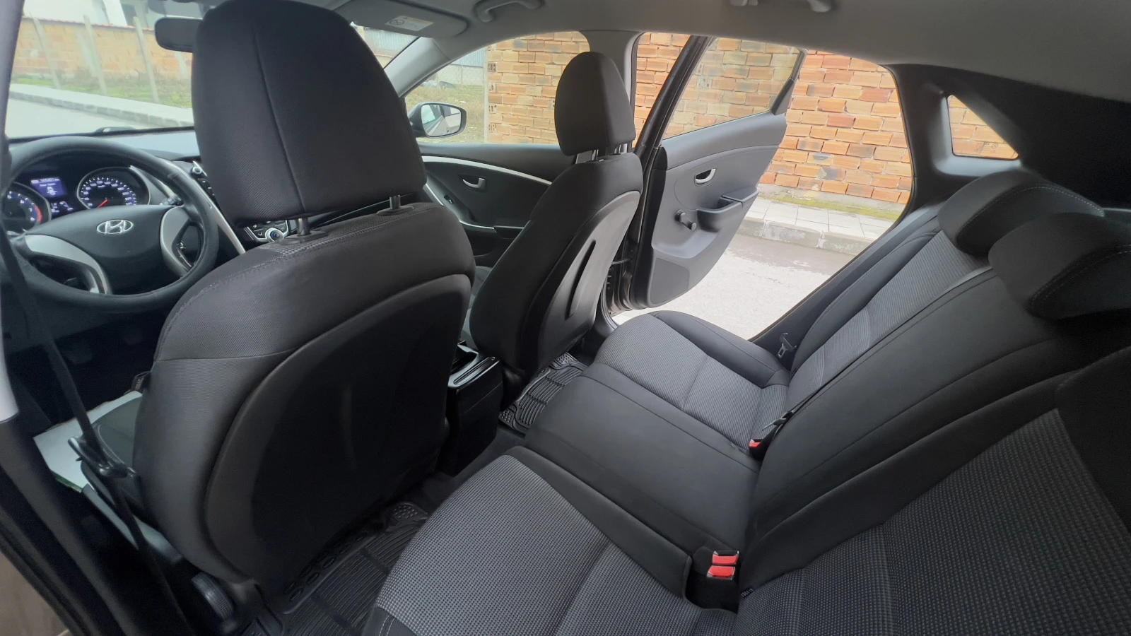 Hyundai I30 1.4i 2014г - изображение 10