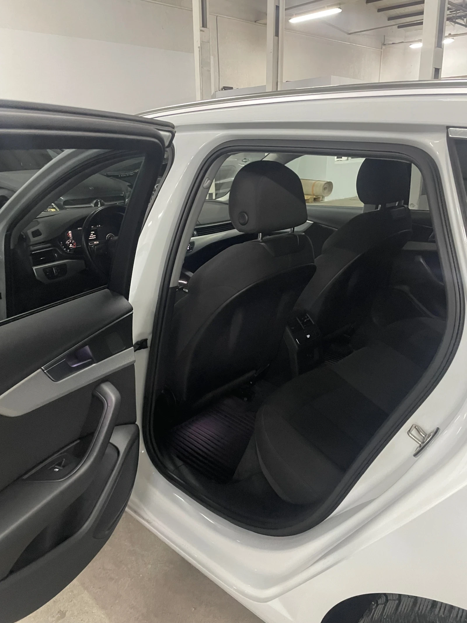 Audi A4 2.0tdi/Led/Digital/Обслужена/КАТО НОВА!!! - изображение 10