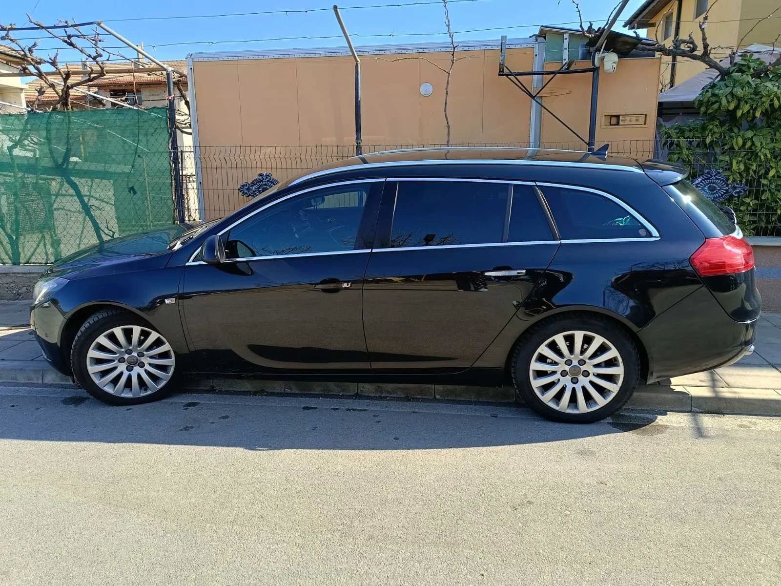 Opel Insignia, снимка 2 - Автомобили и джипове - 53844344