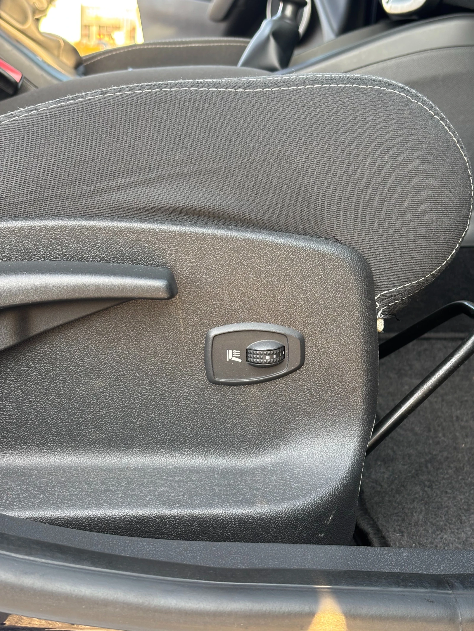 Renault Megane 1.6i 16V LPG, снимка 11 - Автомобили и джипове - 53907033