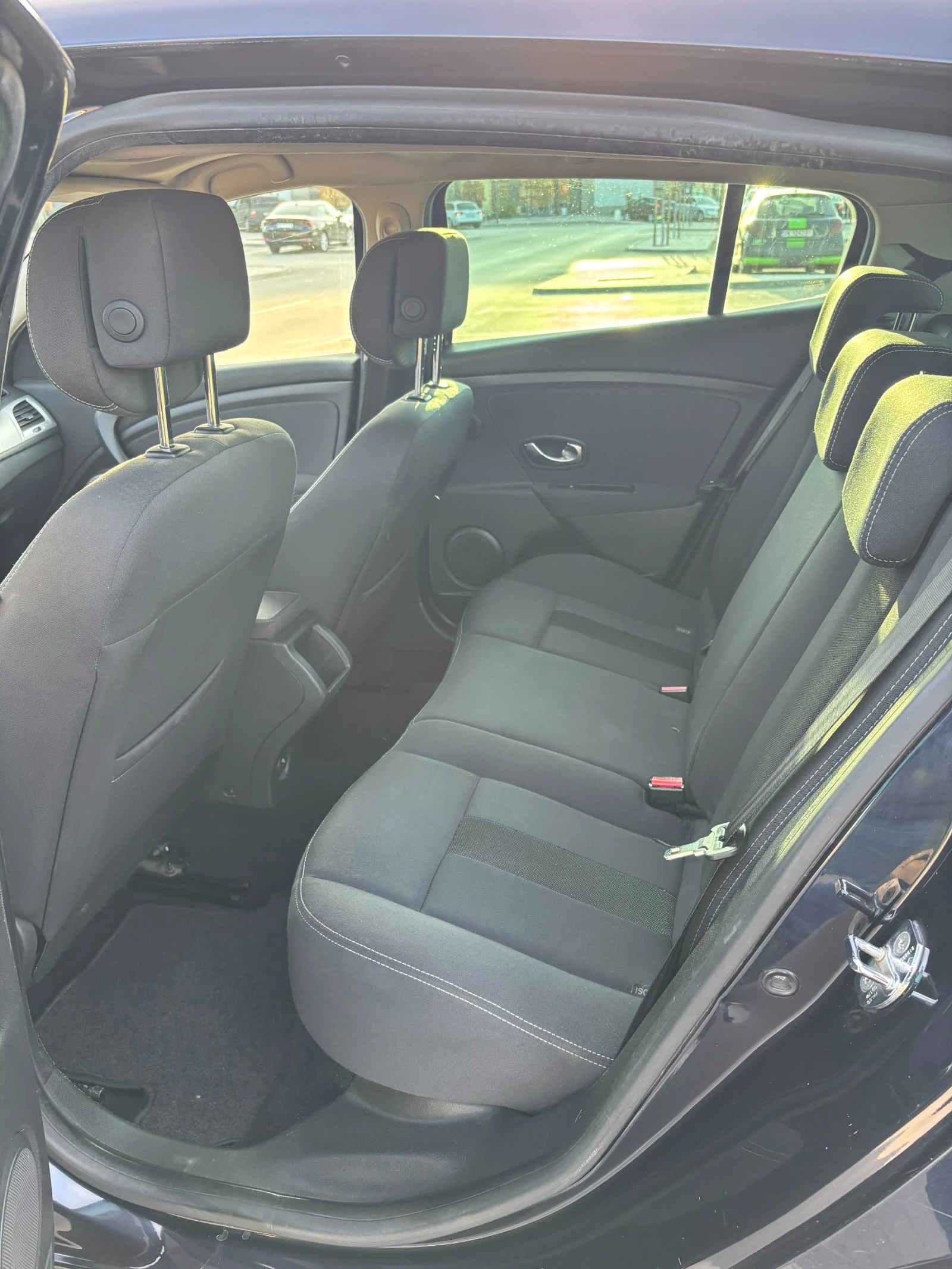 Renault Megane 1.6i 16V LPG, снимка 10 - Автомобили и джипове - 53907033