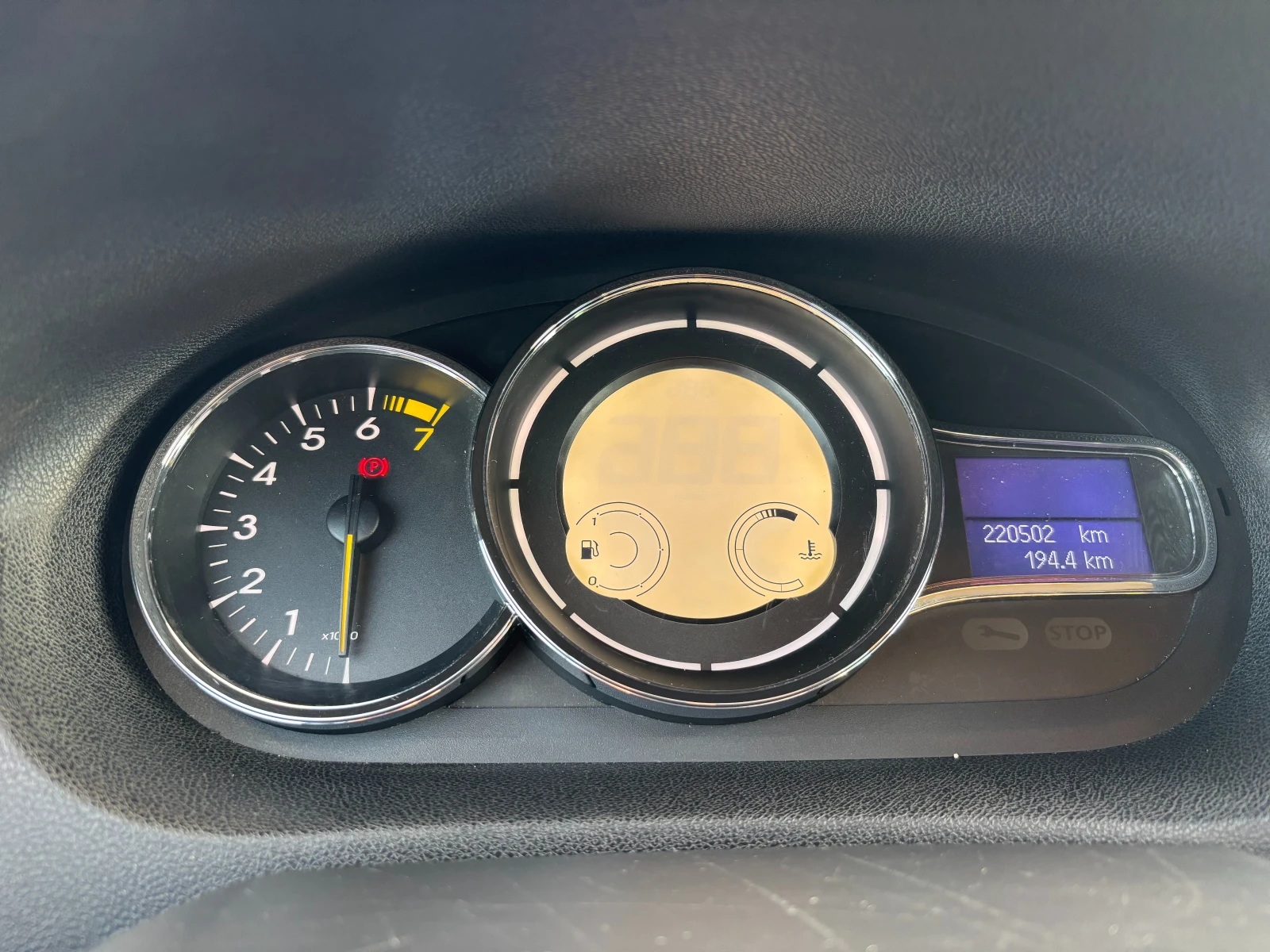 Renault Megane 1.6i 16V LPG, снимка 9 - Автомобили и джипове - 53907033