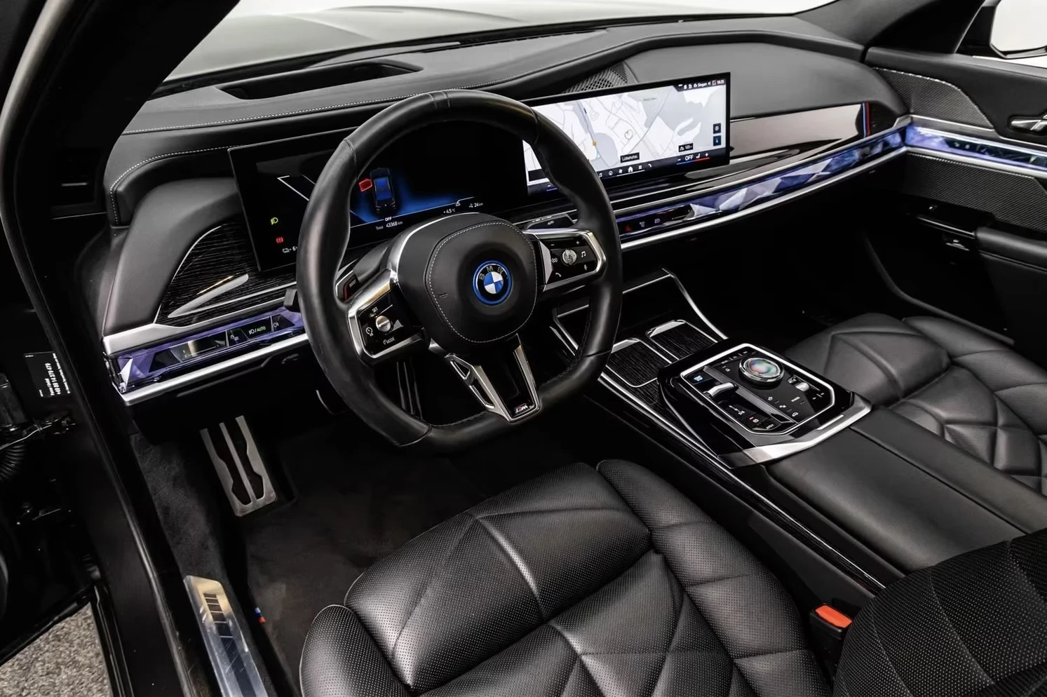 BMW i7 xDrive60 M Sport Pro HUD Pano B&W 21 Massage | Mobile.bg � ����������� 12