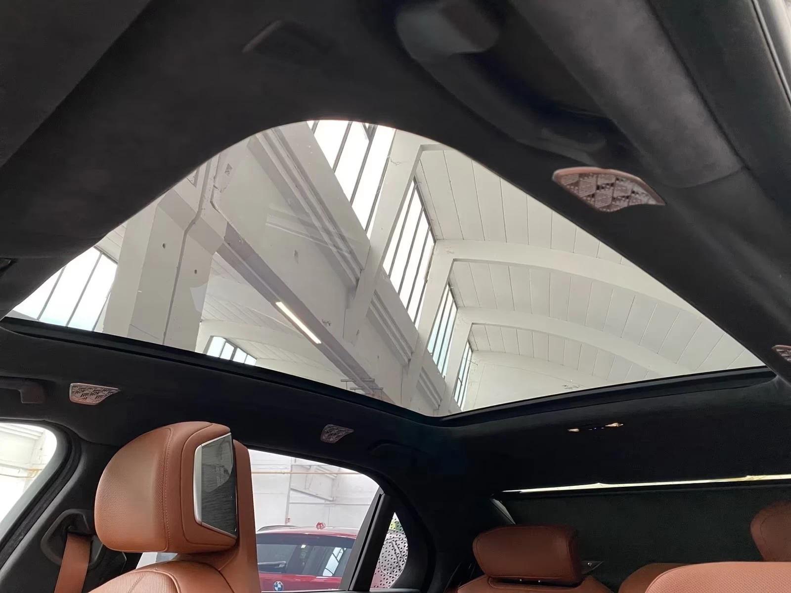 BMW i7 xDrive60 M Sport Pro HUD Pano B&W 21 Massage, снимка 6 - Автомобили и джипове - 55018781