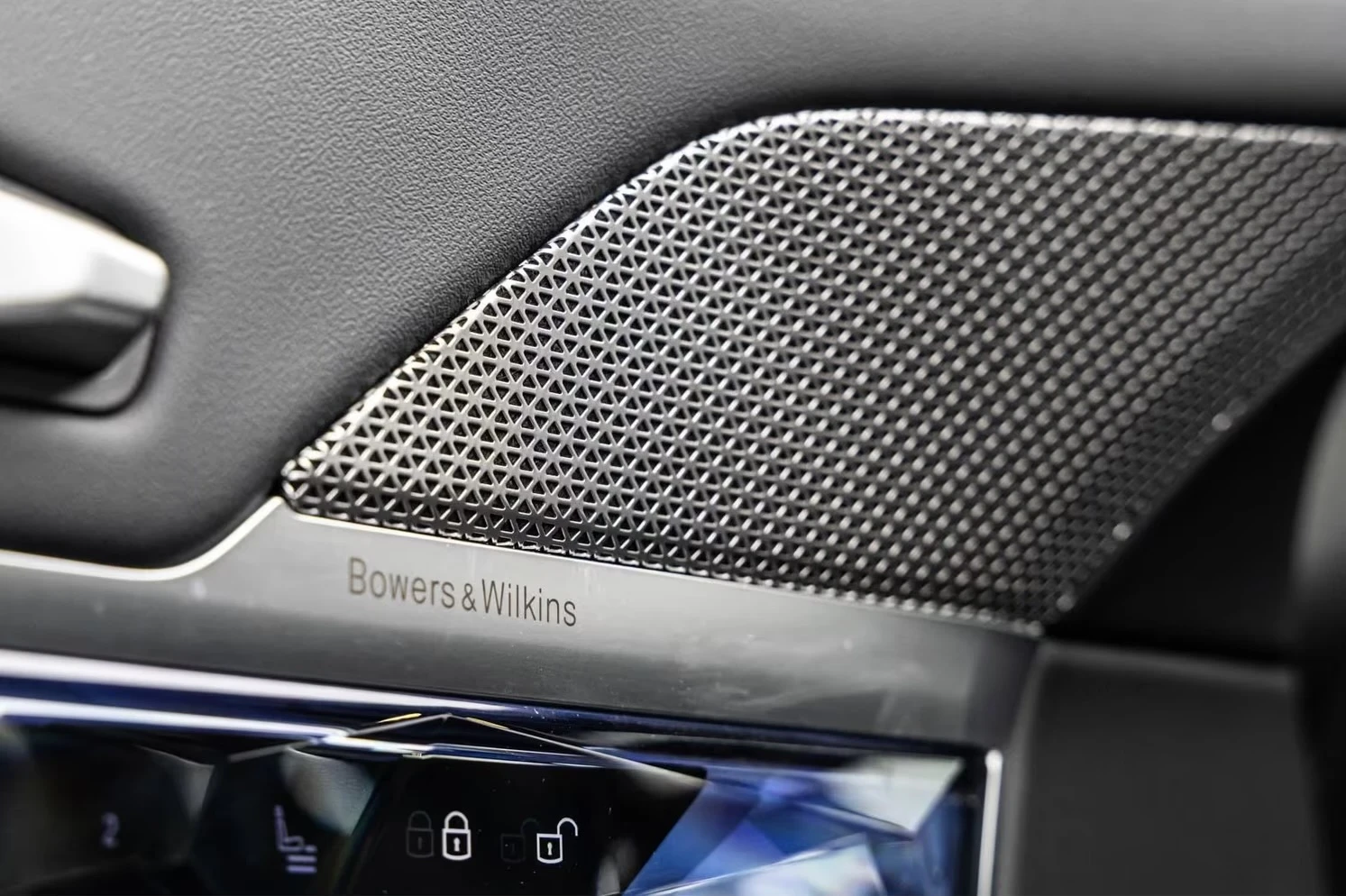 BMW i7 xDrive60 M Sport Pro HUD Pano B&W 21 Massage | Mobile.bg � ����������� 9