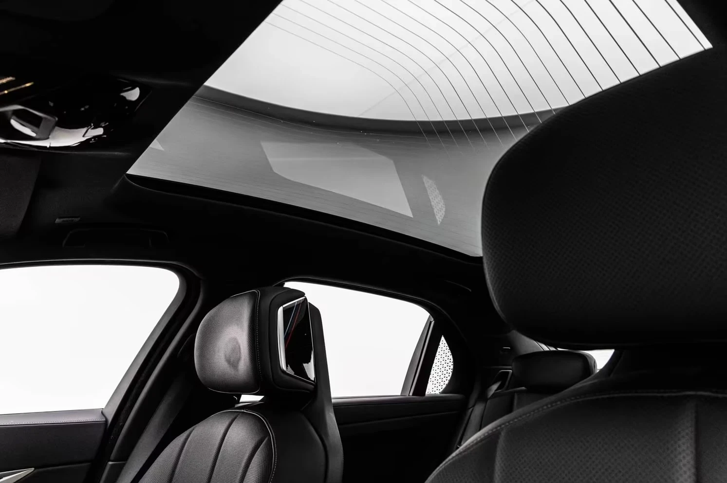 BMW i7 xDrive60 M Sport Pro HUD Pano B&W 21 Massage | Mobile.bg � ����������� 15