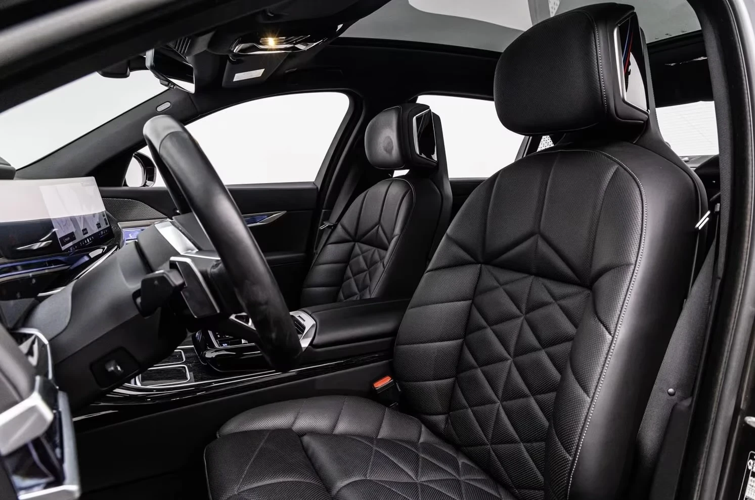 BMW i7 xDrive60 M Sport Pro HUD Pano B&W 21 Massage | Mobile.bg � ����������� 10