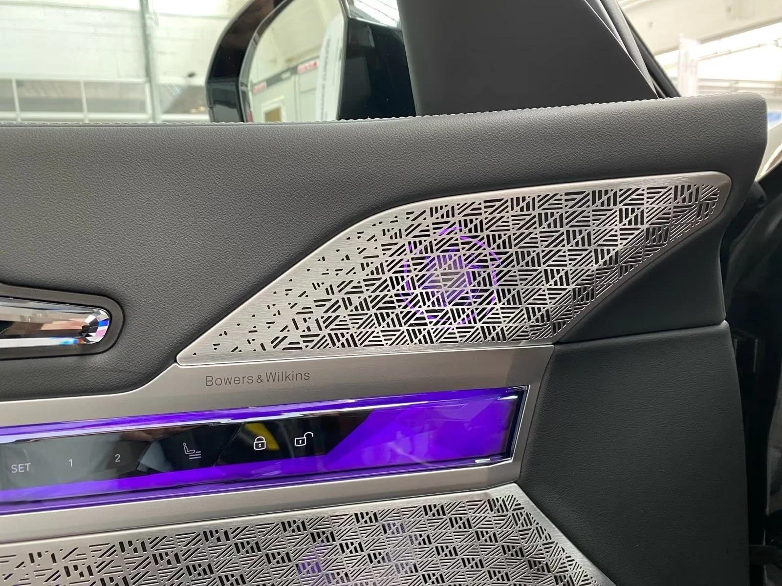 BMW i7 xDrive60 M Sport Pro HUD Pano B&W 21 Massage, снимка 10 - Автомобили и джипове - 55018781
