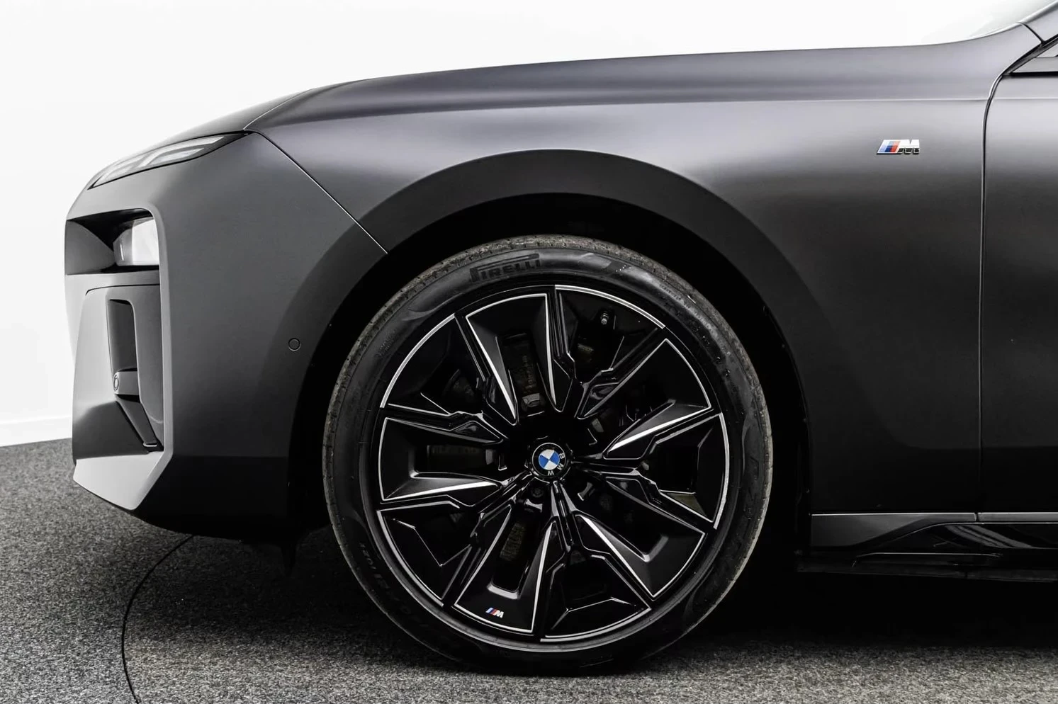 BMW i7 xDrive60 M Sport Pro HUD Pano B&W 21 Massage | Mobile.bg � ����������� 7